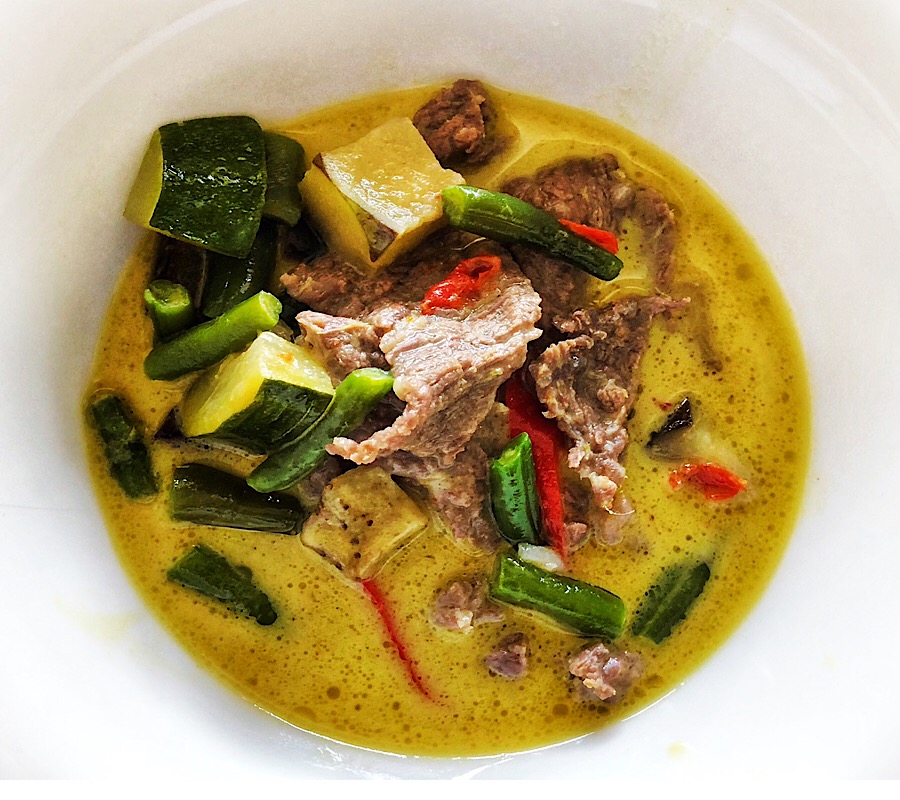 khaos-thai-zeleni-curry