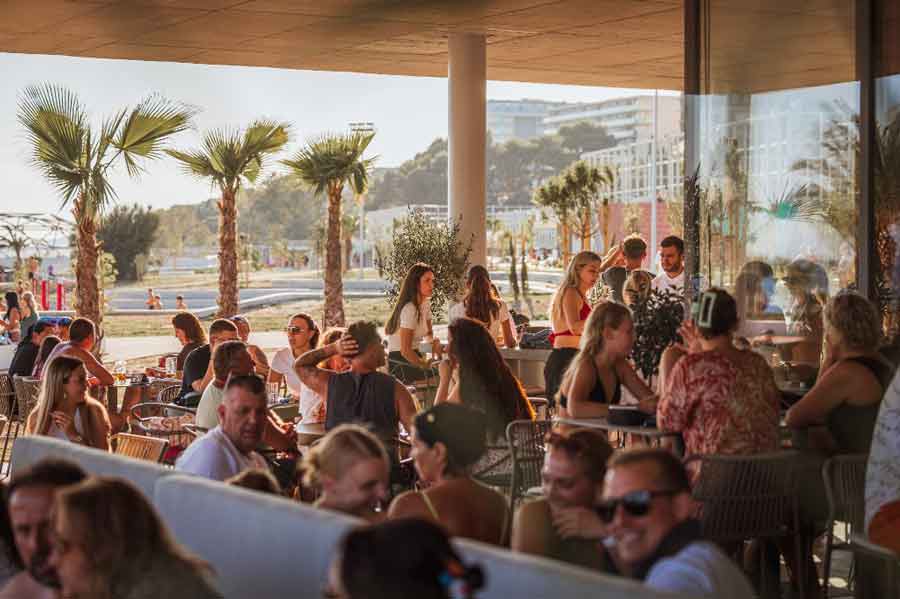 central-beach-znjan-lounge